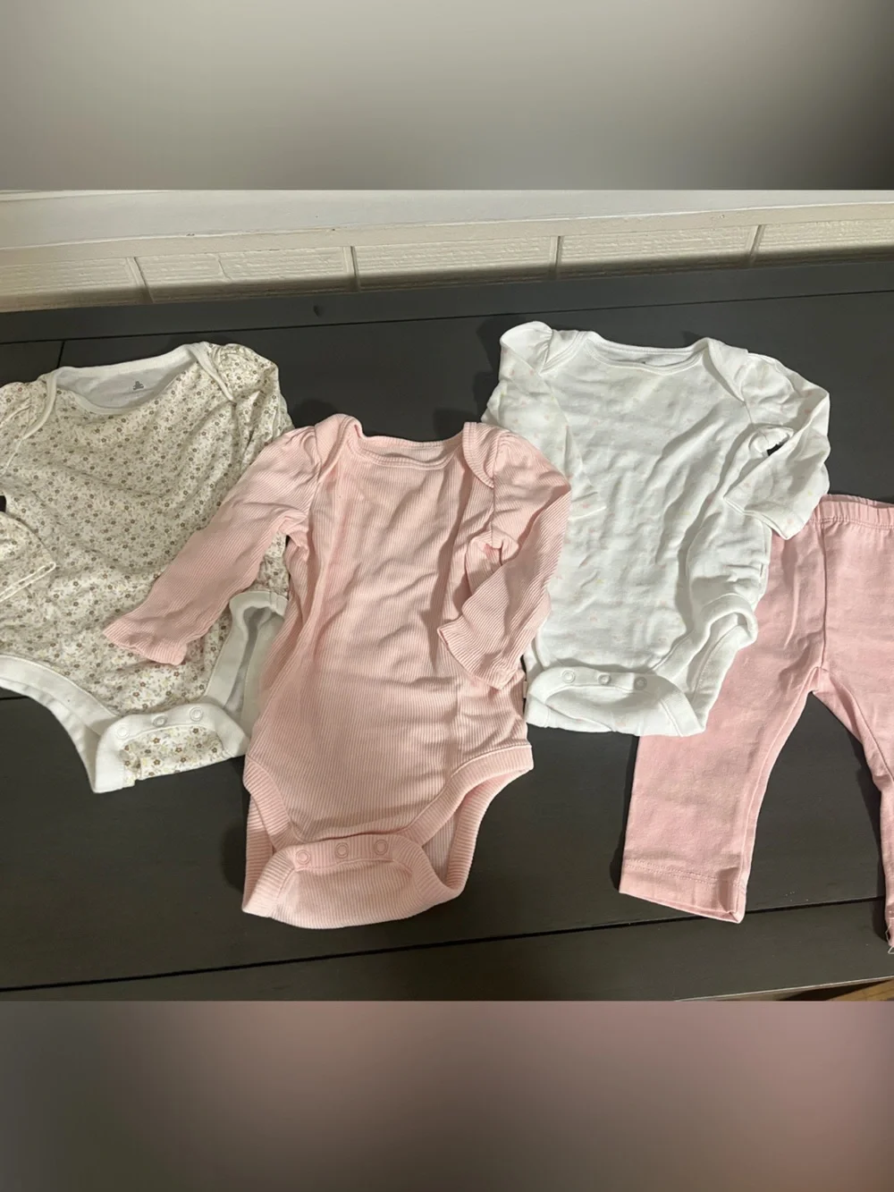 Baby GAP 0-3M Girls Long Sleeve Bodysuit Set - Pink, White, Cream Floral